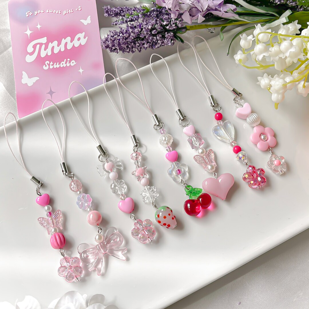 Charming Your Phone: Where Cuteness Meets Personality